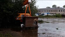 &Scaron;uo Čarlis gyvena būdoje pelkės vidury.