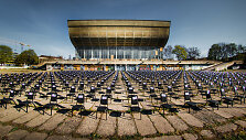 I&scaron;rikiuotos kėdės prie Vilniaus koncertų ir sporto rūmų