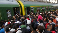 Migrantai &scaron;turmuoja traukinį Budape&scaron;te