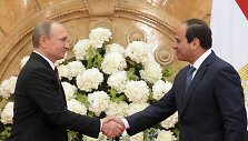 Egipto prezidentas Abdelis-Fattahas el-Sissi ir Vladimiras Putinas