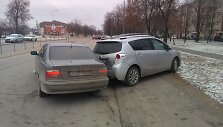 Jonavoje girto vyro vairuojamas BMW apgadino 4 automobilius