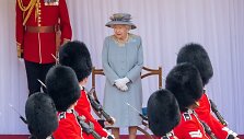 Vėliavos pagerbimo paradu pažymėtas karalienės Elizabeth II 95-asis gimtadienis