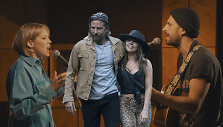 Monika Pundziūtė-Monique ir Lady Gaga su Bradley Cooperiu filme &bdquo;Taip gimė žvaigždė&ldquo;