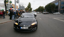 Kaune automobiliu &bdquo;Tesla&ldquo; partrenkė 15-metį