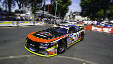 Gustas Grinbergas i&scaron;bandys NASCAR bolidą