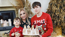 Gerda Žemaitė namuose papuo&scaron;ė Kalėdų eglę