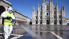 Dezinfekuojamos Milano gatvės
