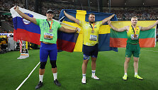 Danielis Stahlis tapo pasaulio čempionu, įspūdingu &scaron;e&scaron;tuoju metimu.