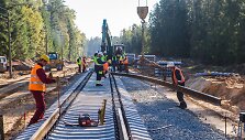 Pakloti pirmieji geležinkelio bėgiai &bdquo;Rail Baltica&ldquo; atkarpoje Marijampolė&ndash;Kazlų Rūda