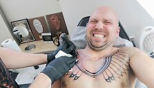 Remigijus Žiogas pasidarė indėni&scaron;ką tatuiruotę
