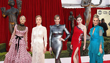 Kate Hudson, Yvonne Strahovski, Allison Janney, Alison Brie ir Molly Sims