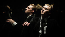 Tomas Hiddlestonas filme &bdquo;Auk&scaron;ta klasė&ldquo;
