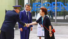 Su i&scaron;puolio aukų &scaron;eimomis susitiko prezidentas Emmanuelis Macronas