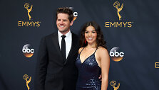 America Ferrera su Ryanu Piersu Williamsu