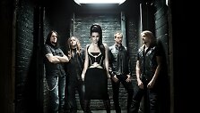 Amy Lee &scaron;venčia 32-ąjį gimtadienį