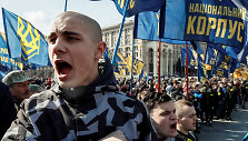 Ukrainos de&scaron;inieji radikalai susigrūmė su policija Kijeve