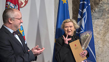 Ra&scaron;ytojai Kristinai Gudonytei  įteikta Patriotų premija už knygą &bdquo;Jie grįžta per pilnatį&ldquo;