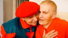 Maltiečių paslaugos vieni&scaron;iems senukams nesibaigia kar&scaron;tos sriubos atvežimu