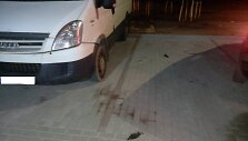 I&scaron; automobilio bandyta pavogti katalizatorių