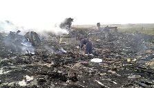 Ukrainoje sudužęs Malaizijos laineris &bdquo;Boeing 777&ldquo; su 295 žmonėmis numu&scaron;tas i&scaron; Rusijos teritorijos?