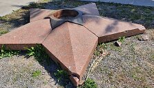 Klaipėdos Skulptūrų parke apgadinta penkiakampės žvaigždės paminklas.