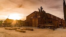 Vesternų filmavimo aik&scaron;telėje Kalifornijoje virto tikru miesteliu su 100 gyventojų