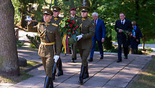 Gėlių padėjimo ceremonija prie paminklo žuvusiems už Tėvynę