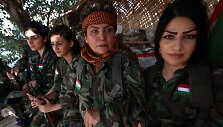 Kurdės, pasirengusios kovai su &bdquo;Islamo valstybe&ldquo;