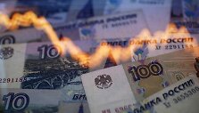 Rusijos rublio nebegelbsti milijardinės &scaron;alies centrinio banko intervencijos
