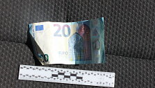 Neblaivus vairuotojas Tel&scaron;ių pareigūnams bruko 20 eurų ky&scaron;į