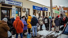 Prie nemokamai dalijamo pieno &ndash; panevėžiečių eilė.