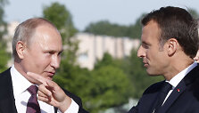 Vladimiras Putinas ir Emmanuelis Macronas Sankt Peterburge