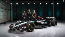 &bdquo;Mercedes&ldquo; pristatė naują F1 bolidą W15
