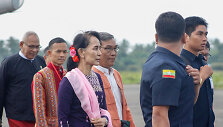 Aung San Suu Kyi atvyko į Rachinų valstiją