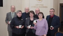 Apdovanoti lietuvių kalbos puoselėtojai