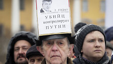 &bdquo;Žudikus kontroliuoja Putinas&ldquo;, &ndash; skelbia plakatas