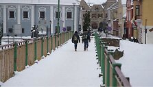 Vietoje sovietmečiu statyto gelžbetoninio tilto atsiras &scaron;iuolaiki&scaron;kas, analogų &scaron;alyje neturintis medinių konstrukcijų tiltas su integruotais LED ap&scaron;vietimo elementais