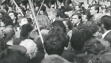 Lietuvos laisvės lygos 1988 m. rugsėjo 28 d. mitingas. Centre Antanas Terleckas. Vilnius, Gedimino (dabar &ndash; Katedros) aik&scaron;tė.