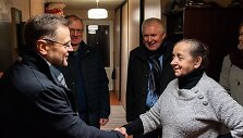 2019 m. Seimo nariai Bronius Matelis (kairėje) ir Arvydas Anu&scaron;auskas lankėsi pas Gražiną Grigaliūnienę jos &scaron;eimynoje
