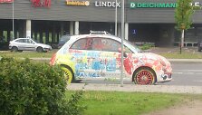 I&scaron;puolis prie&scaron; automobilius prie PC &bdquo;Ozas&ldquo;