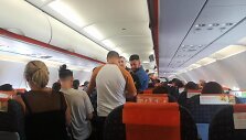 &bdquo;EasyJet&ldquo; lėktuve sėdintys keleiviai perspėti, jog atidėto skrydžio gali tekti laukti dar keletą valandų