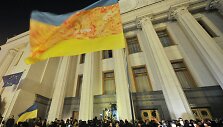 Ukrainos ultranacionalistinio judėjimo &bdquo;Pravyj sektor&ldquo; nariai prie Auk&scaron;čiausiosios Rados