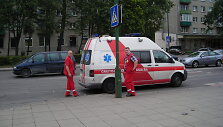 Klaipėdoje motociklas rėžėsi į automobilį.
