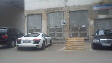 AUDI R8 neįgaliųjų vietoje