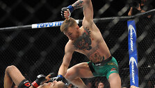 Conoro McGregoro ir Jose Aldo kova