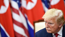 Trečią kartą susitiko Donaldas Trumpas ir Kim Jong Unas