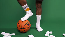 NBA krep&scaron;ininkų kojinių pasirinkimą riboja taisyklės, bet žaidėjai moka jas apeiti.