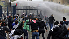 Protestuotojai prie JAV ambasados Libane