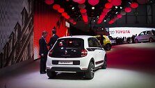 Variklį gale turintis &bdquo;Renault Twingo&ldquo;