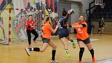 &bdquo;Žalgirio&ldquo; rankininkės pusfinalyje abu kartus pranoko Lietuvos čempionės titulą praradusią Kauno rajono &bdquo;Garliavą&ldquo;. 